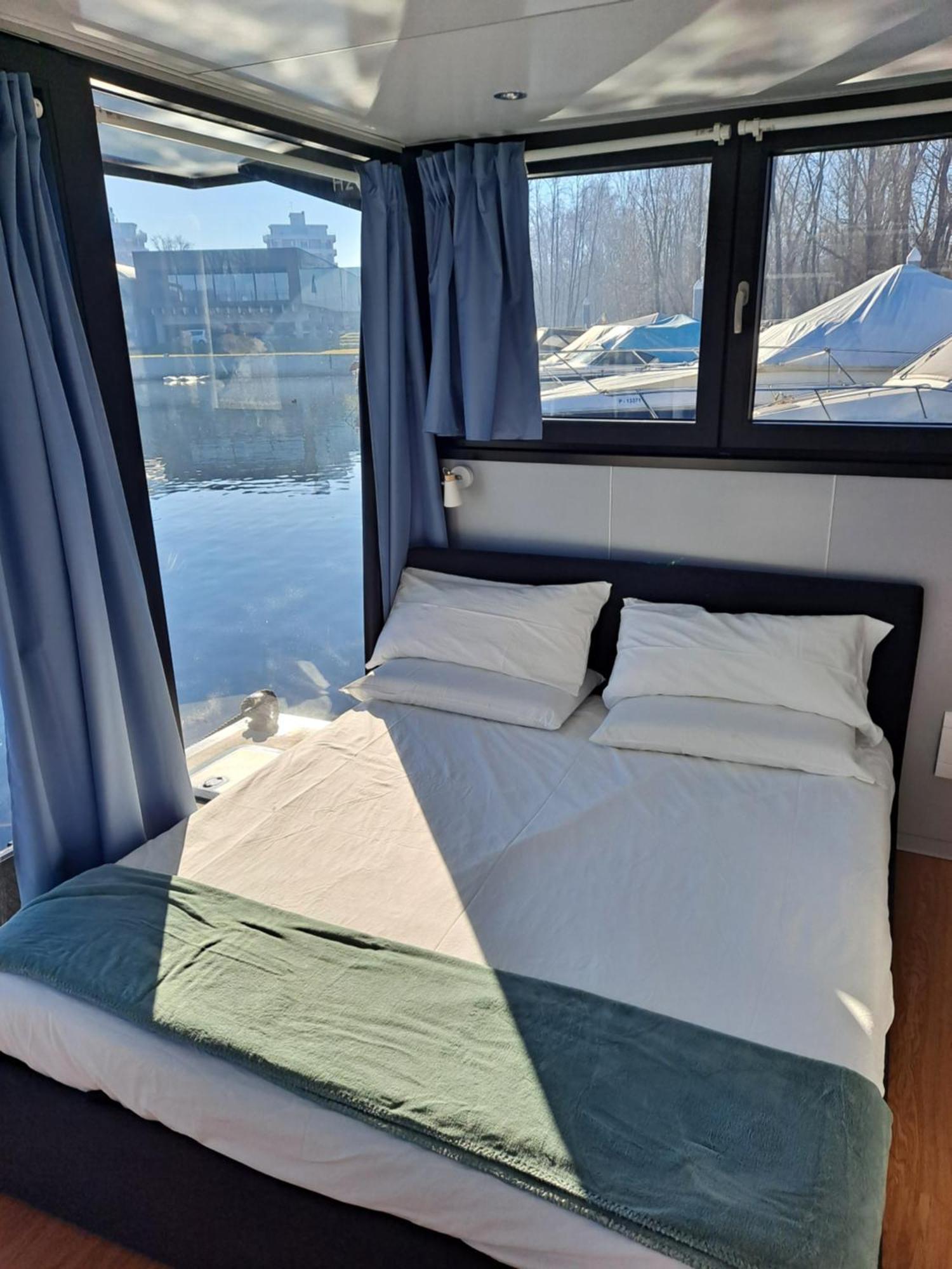 Floating Experience Black Pearl, Lago Maggiore Dormelletto Exterior foto