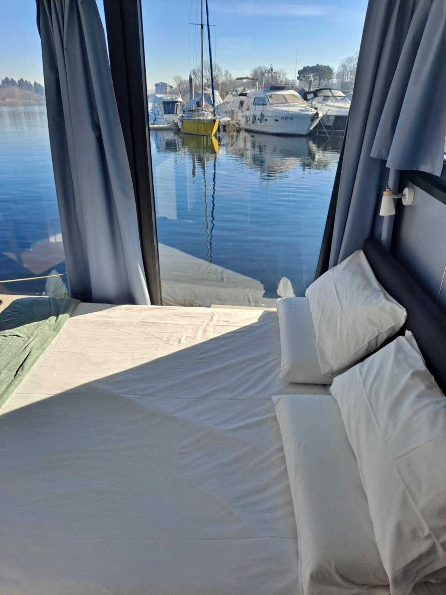 Floating Experience Black Pearl, Lago Maggiore Dormelletto Exterior foto