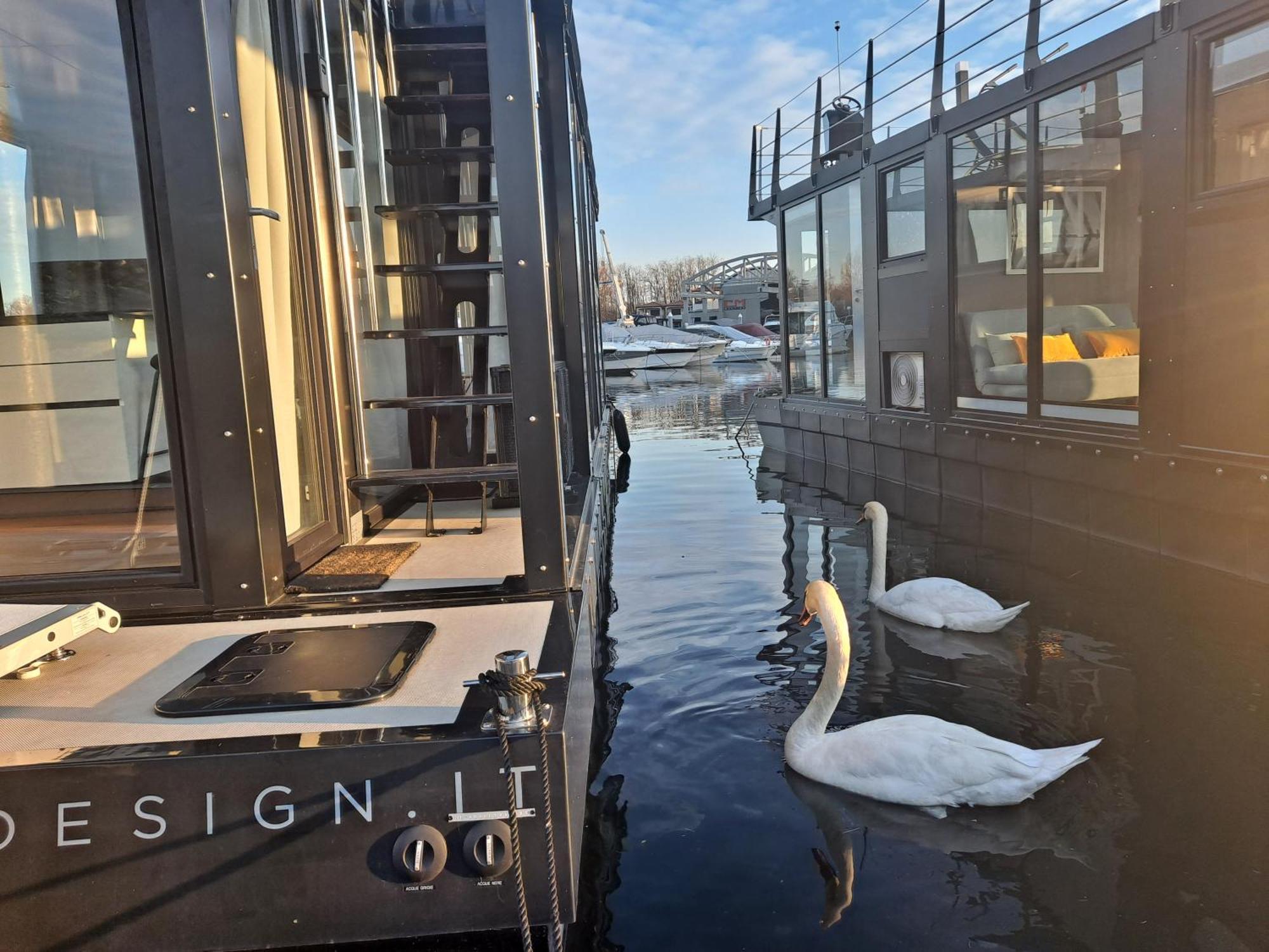Floating Experience Black Pearl, Lago Maggiore Dormelletto Exterior foto