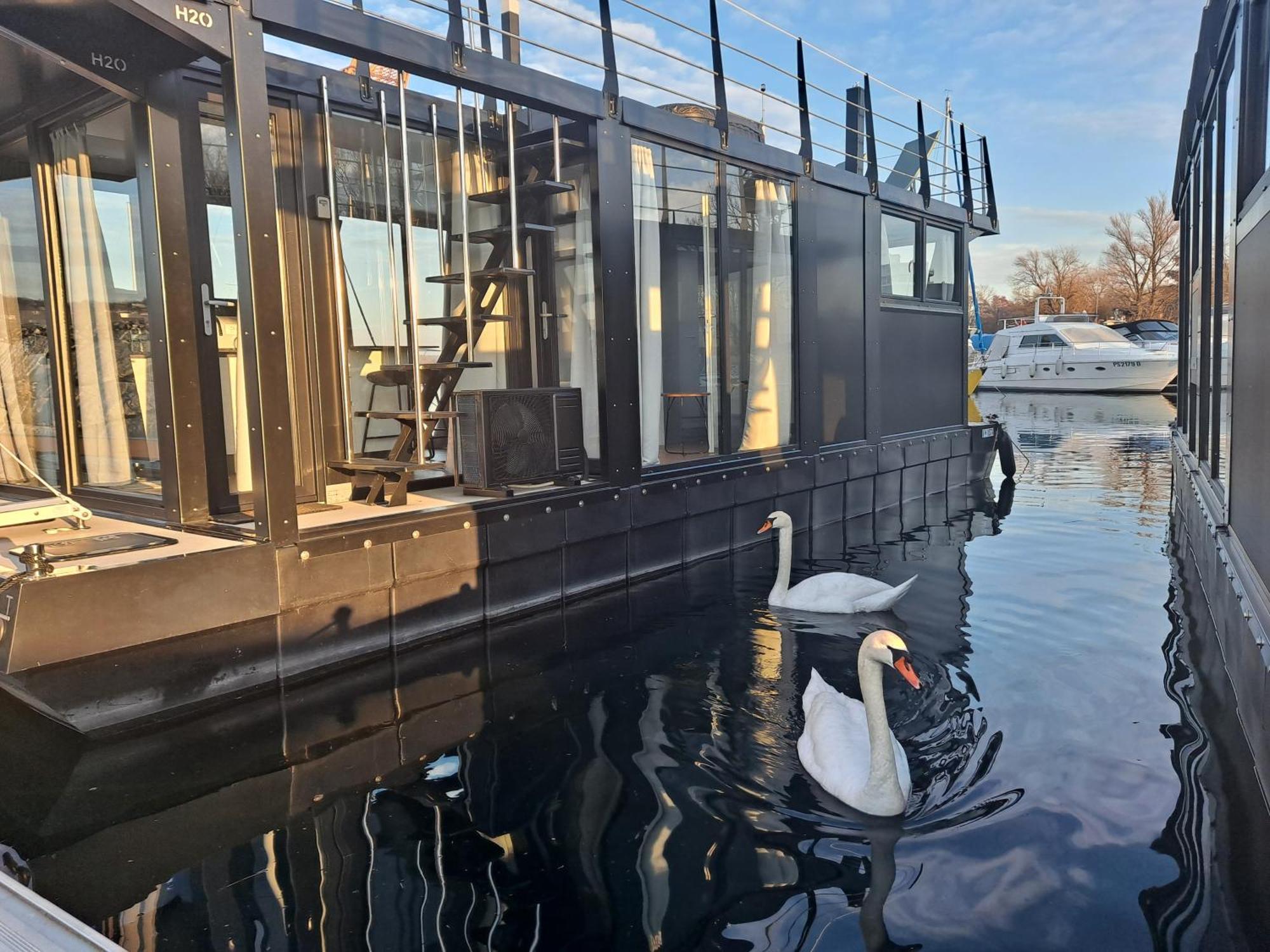 Floating Experience Black Pearl, Lago Maggiore Dormelletto Exterior foto