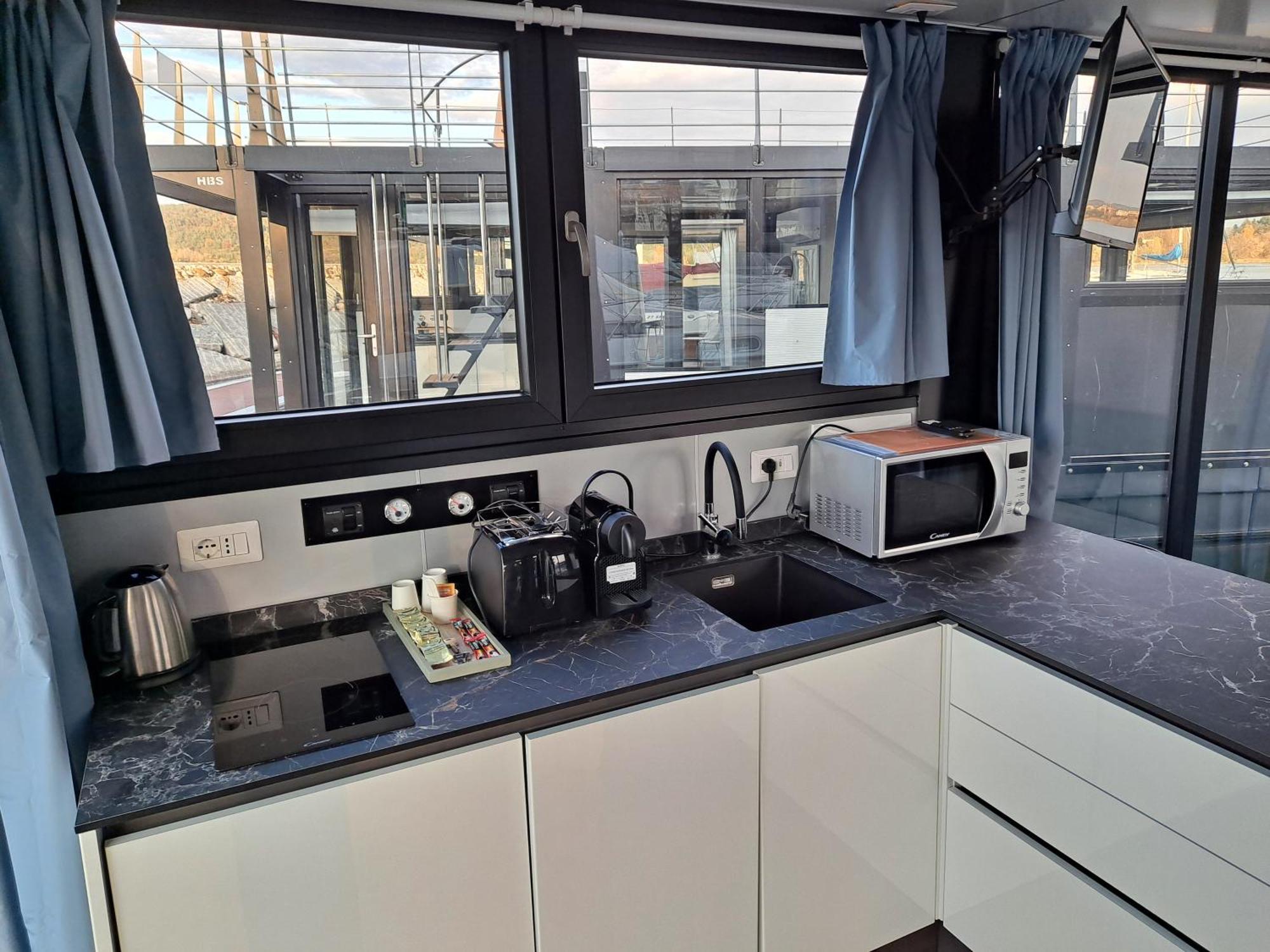 Floating Experience Black Pearl, Lago Maggiore Dormelletto Exterior foto