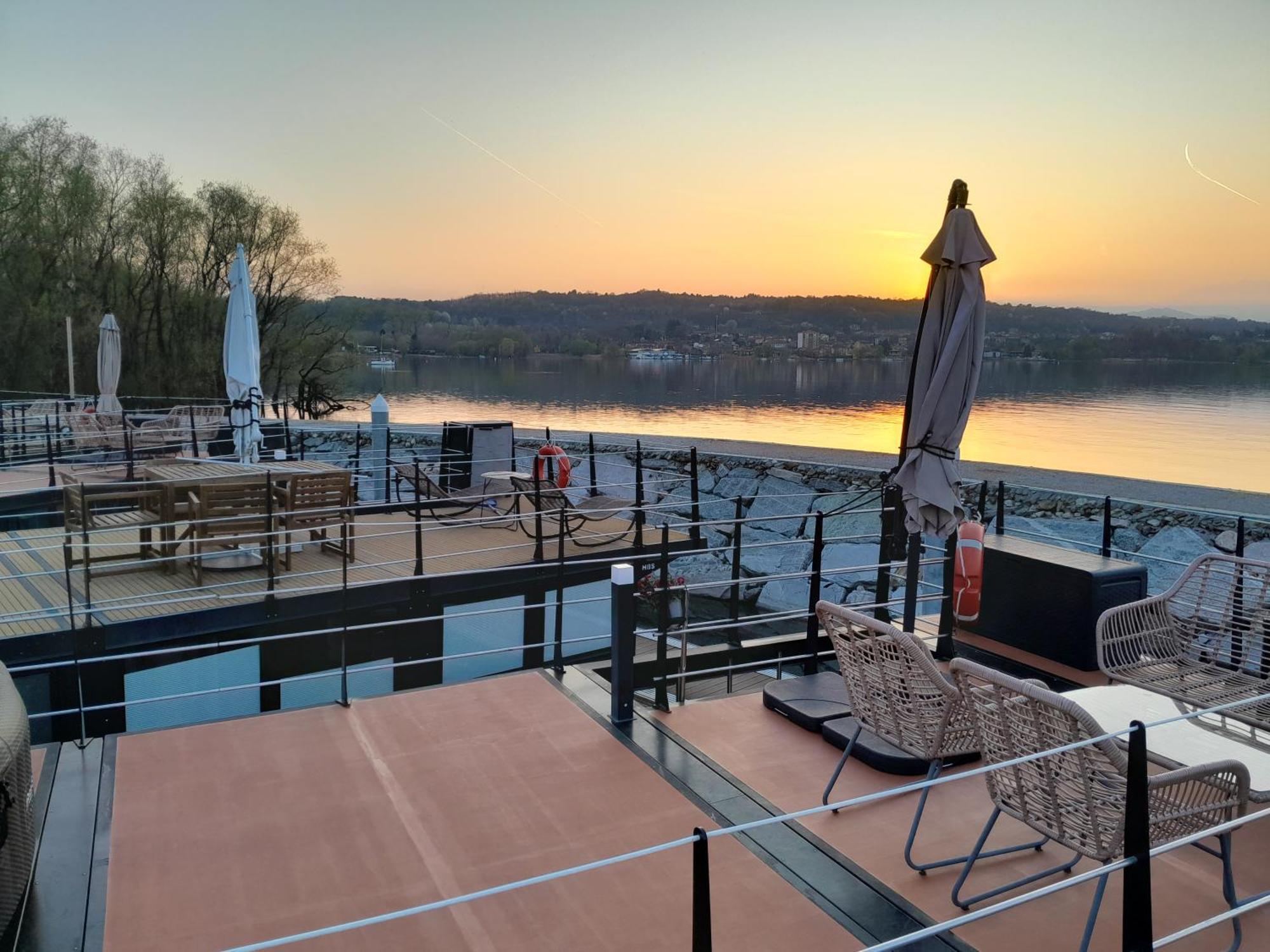 Floating Experience Black Pearl, Lago Maggiore Dormelletto Exterior foto