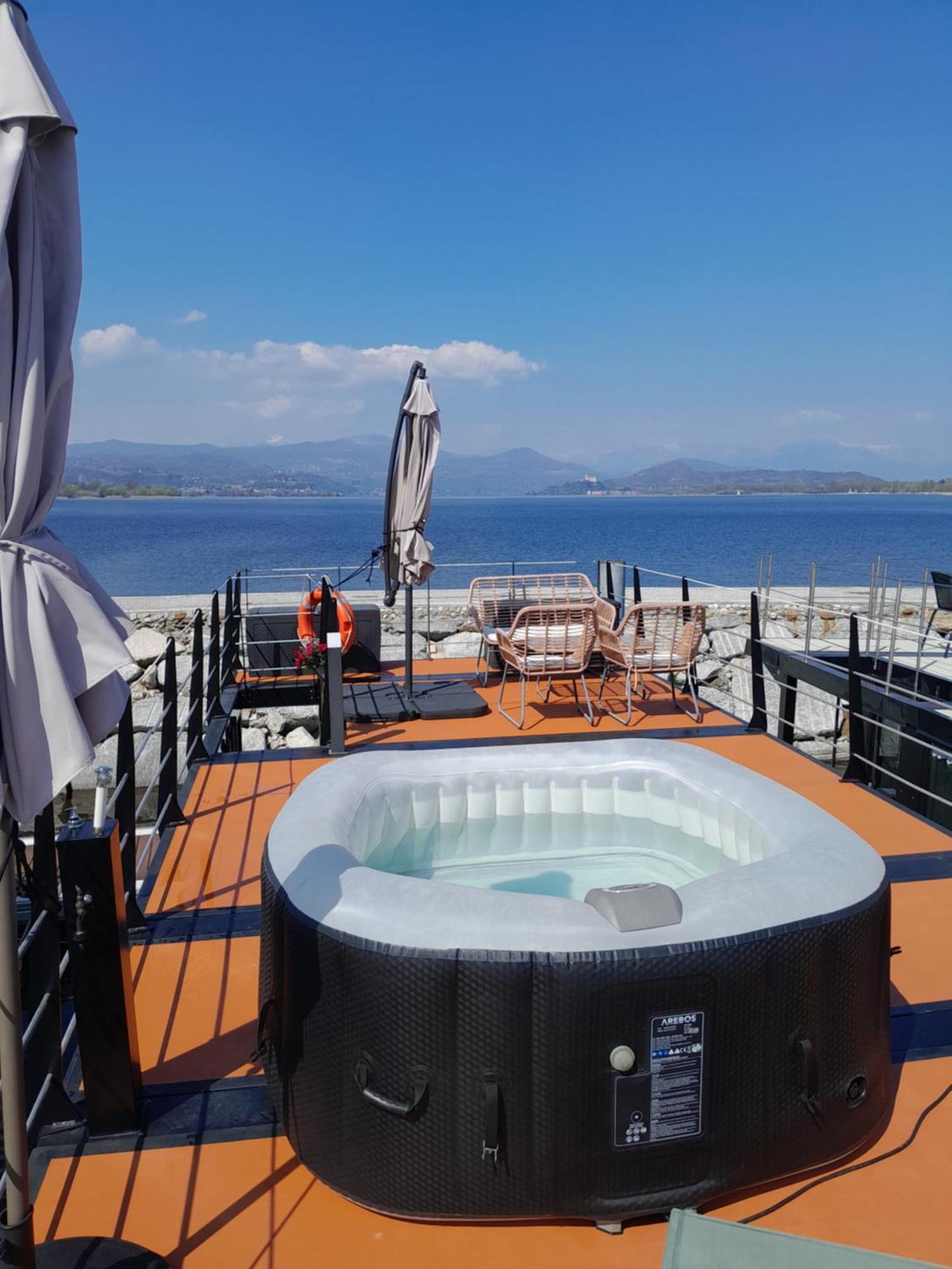 Floating Experience Black Pearl, Lago Maggiore Dormelletto Exterior foto