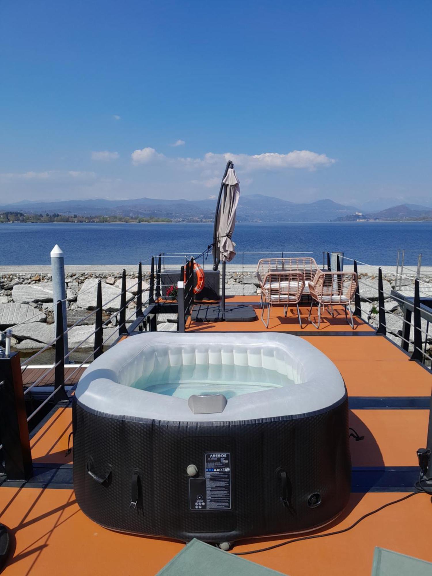 Floating Experience Black Pearl, Lago Maggiore Dormelletto Exterior foto