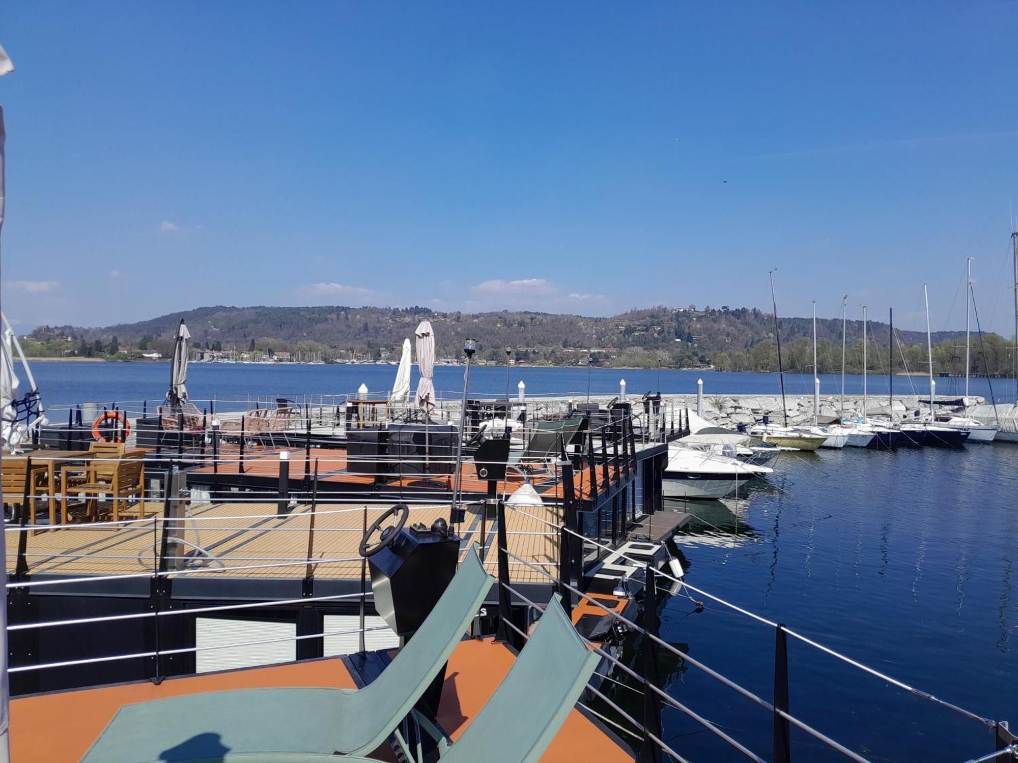 Floating Experience Black Pearl, Lago Maggiore Dormelletto Exterior foto
