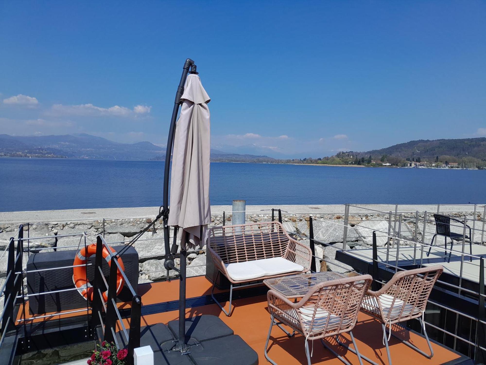 Floating Experience Black Pearl, Lago Maggiore Dormelletto Exterior foto