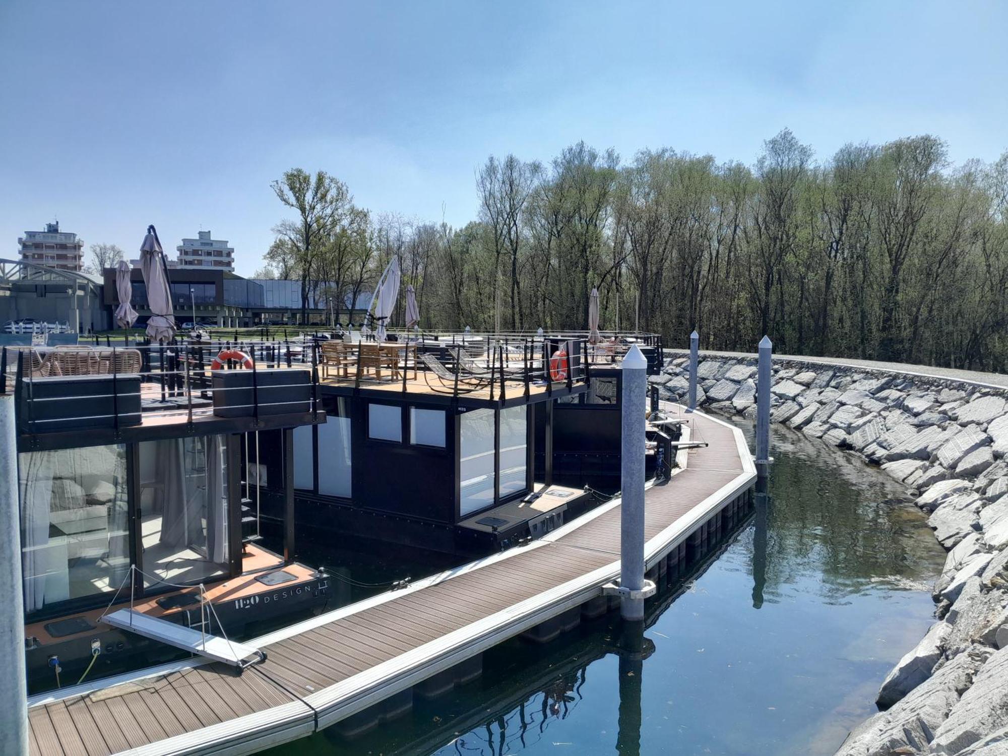 Floating Experience Black Pearl, Lago Maggiore Dormelletto Exterior foto
