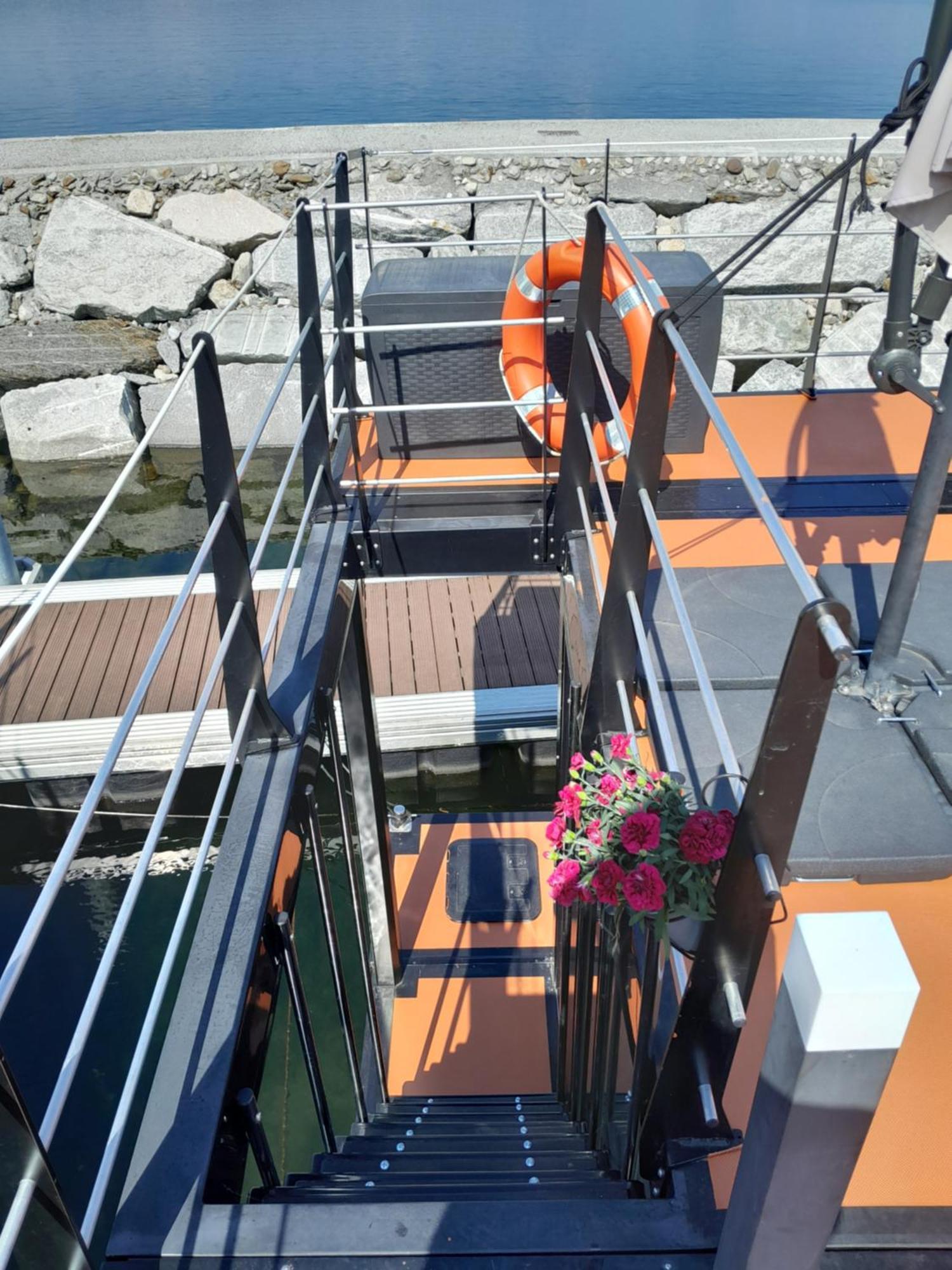 Floating Experience Black Pearl, Lago Maggiore Dormelletto Exterior foto