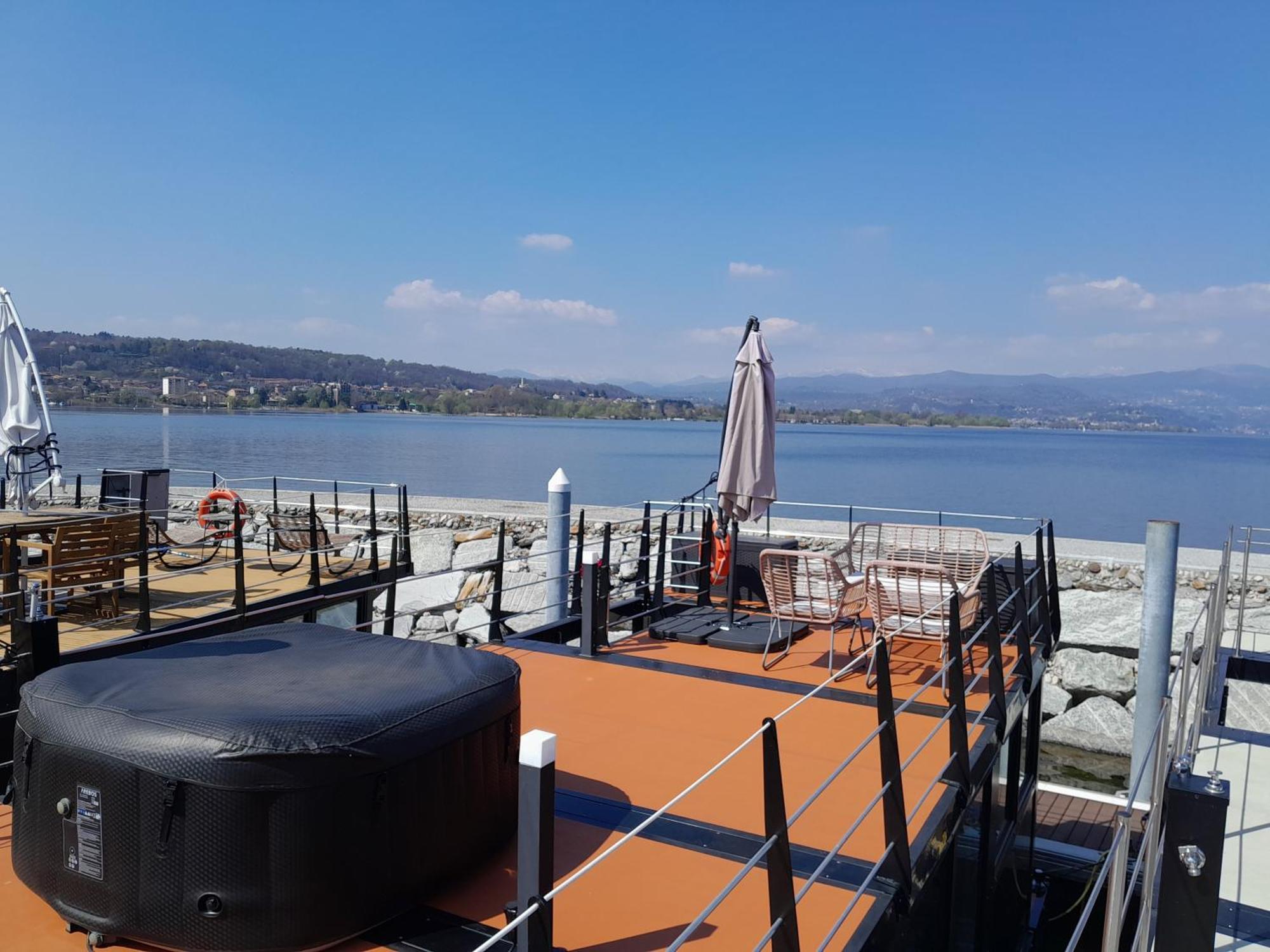 Floating Experience Black Pearl, Lago Maggiore Dormelletto Exterior foto