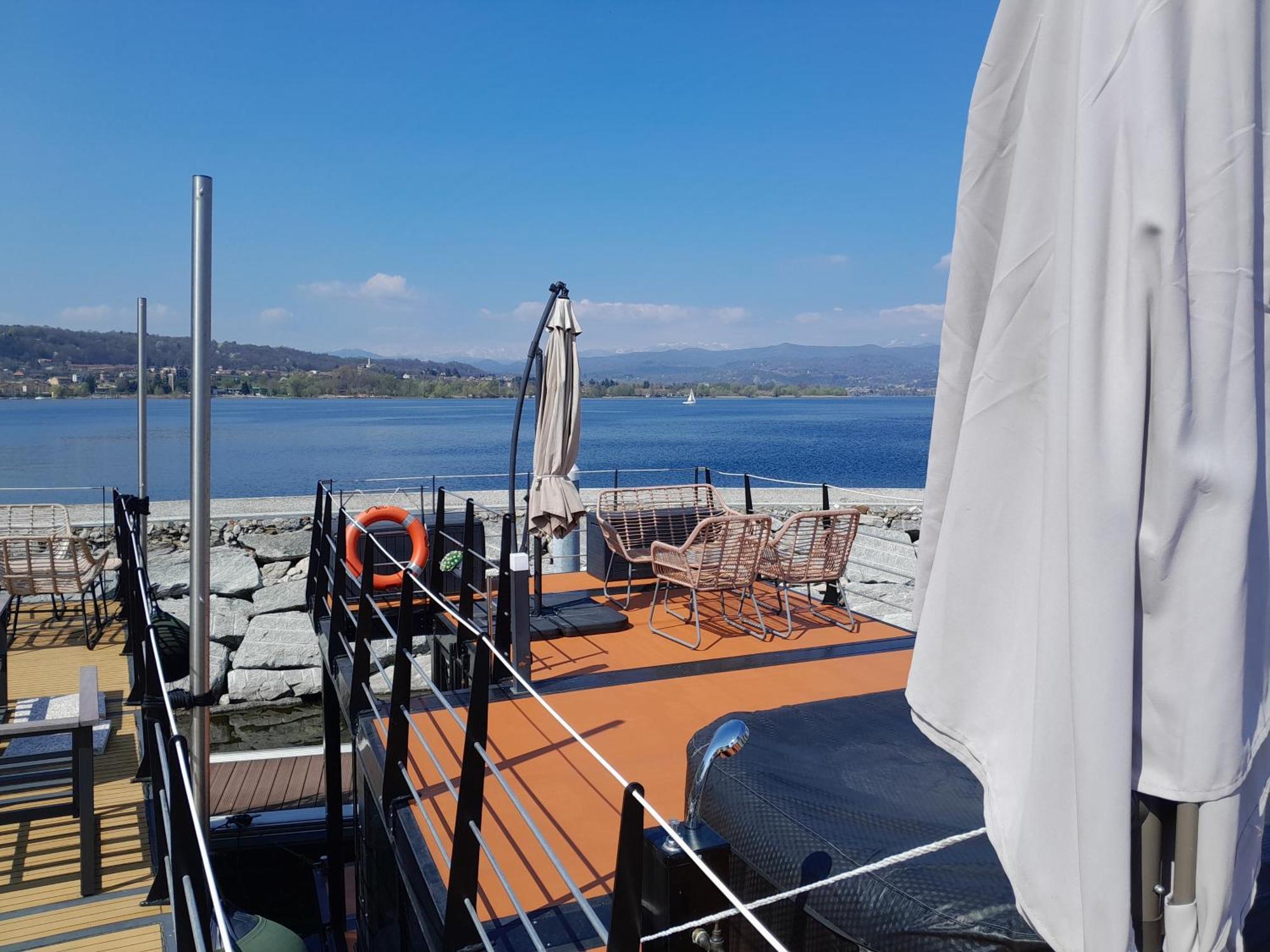 Floating Experience Black Pearl, Lago Maggiore Dormelletto Exterior foto