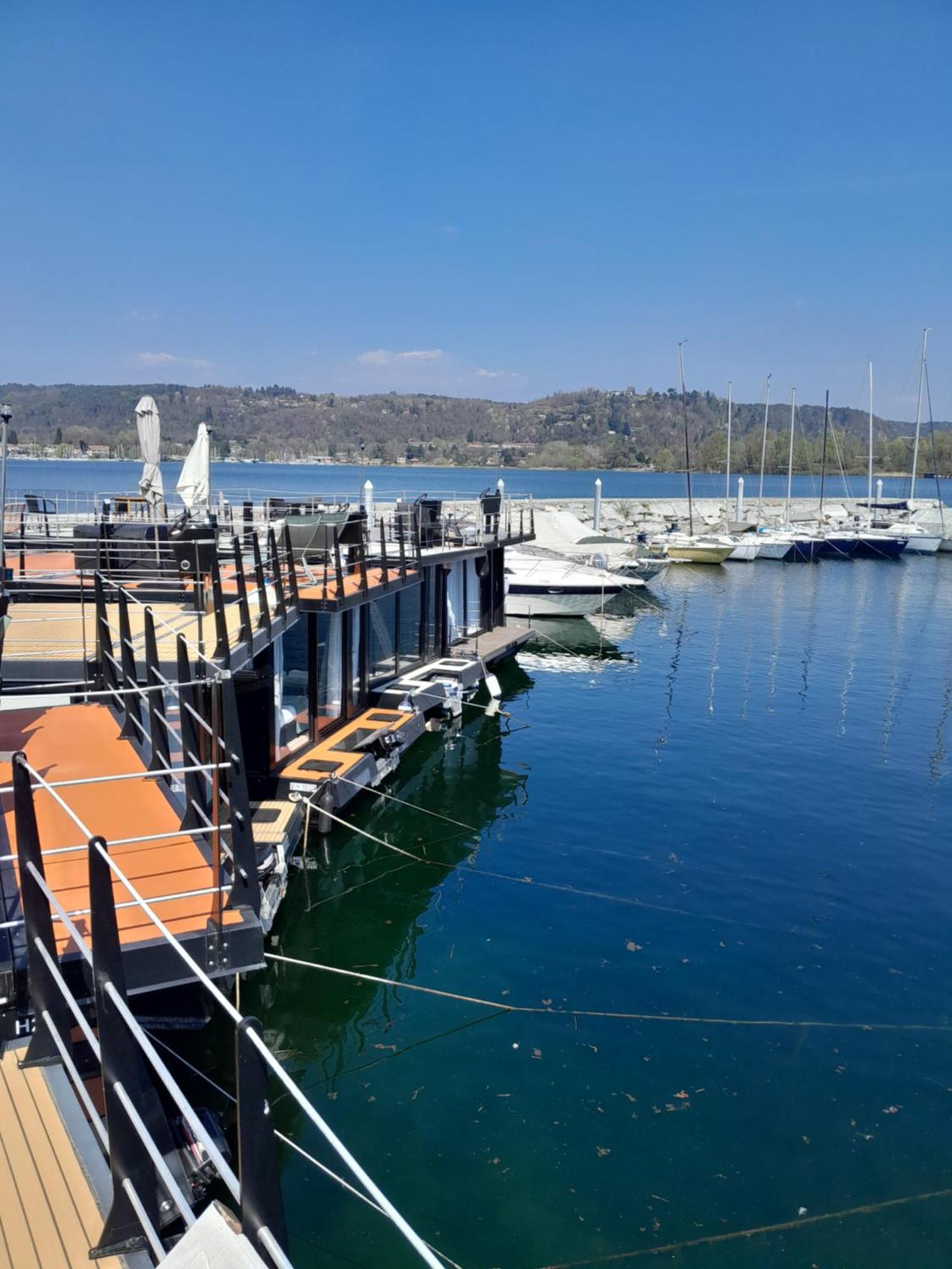 Floating Experience Black Pearl, Lago Maggiore Dormelletto Exterior foto