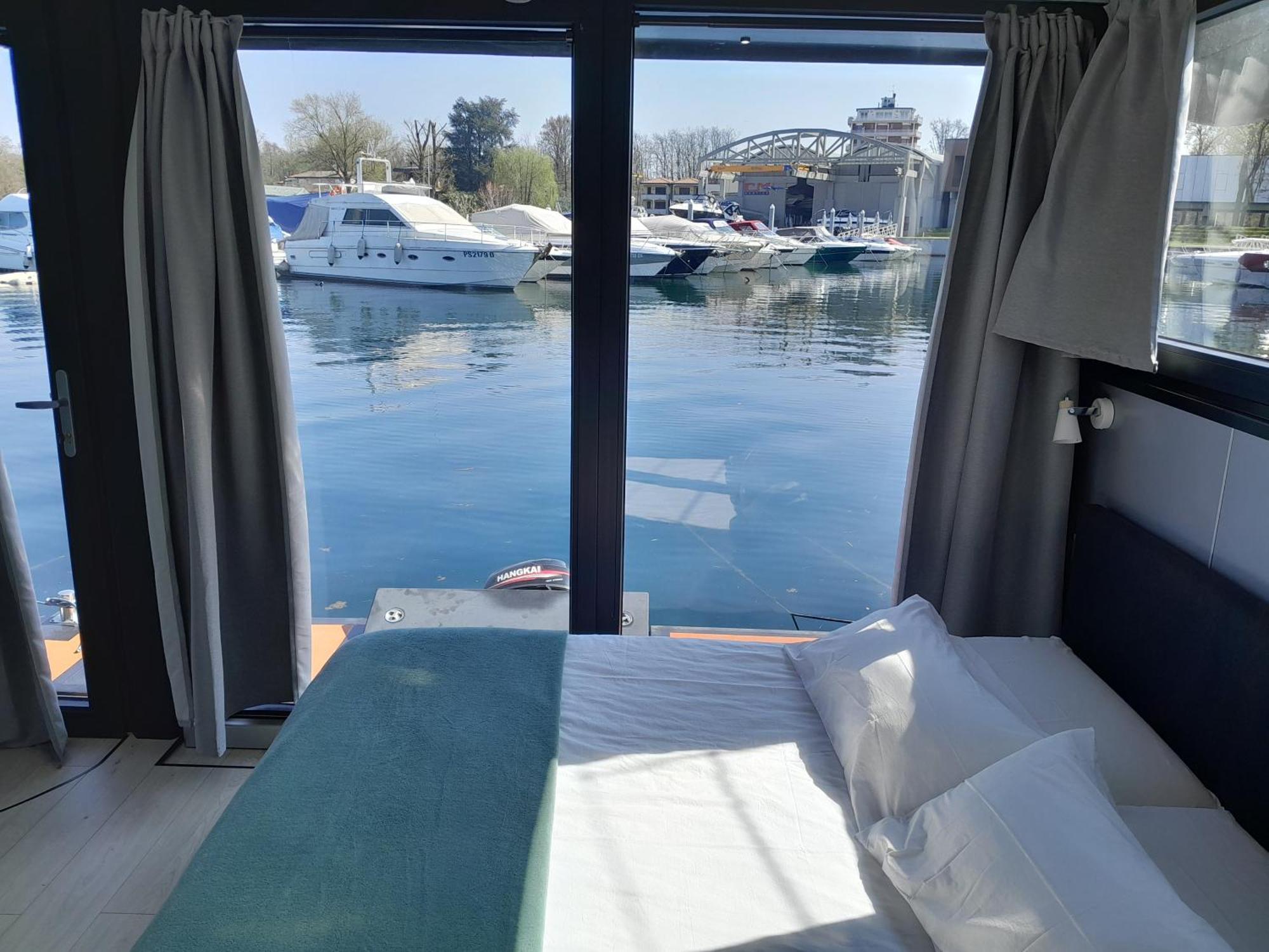 Floating Experience Black Pearl, Lago Maggiore Dormelletto Exterior foto