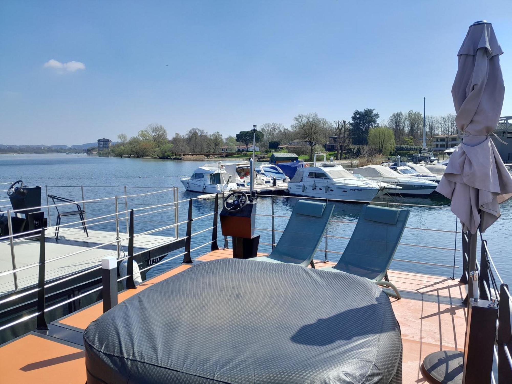 Floating Experience Black Pearl, Lago Maggiore Dormelletto Exterior foto