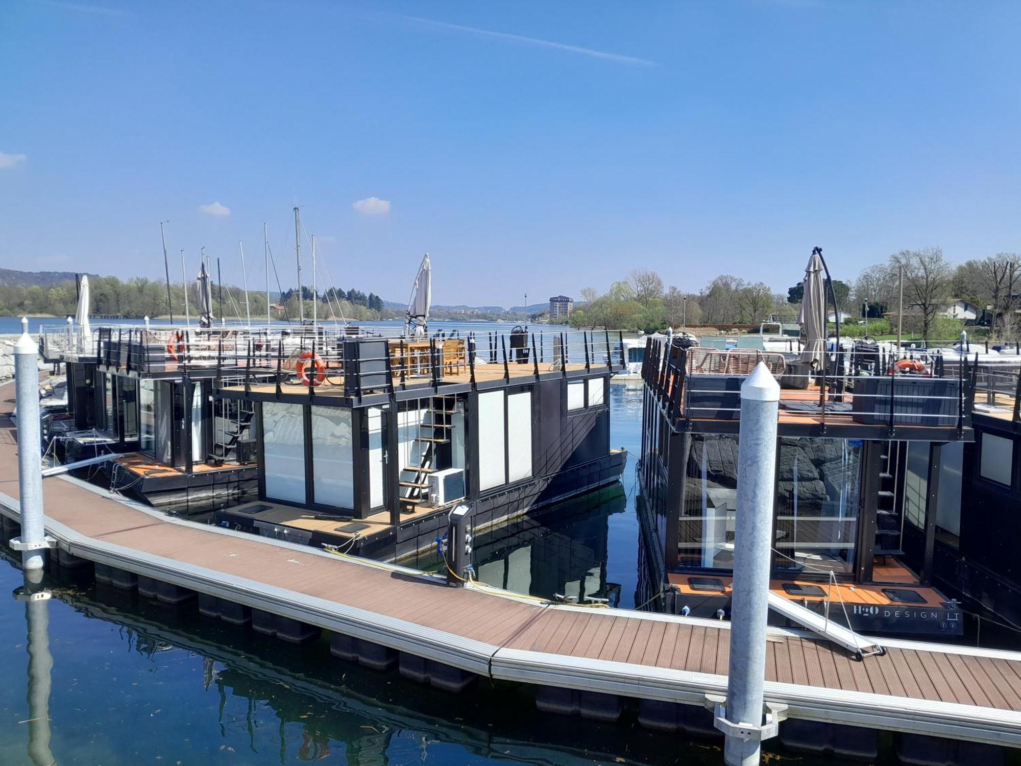 Floating Experience Black Pearl, Lago Maggiore Dormelletto Exterior foto