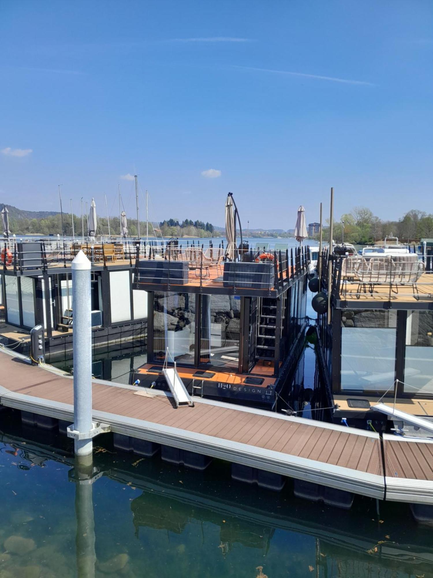 Floating Experience Black Pearl, Lago Maggiore Dormelletto Exterior foto