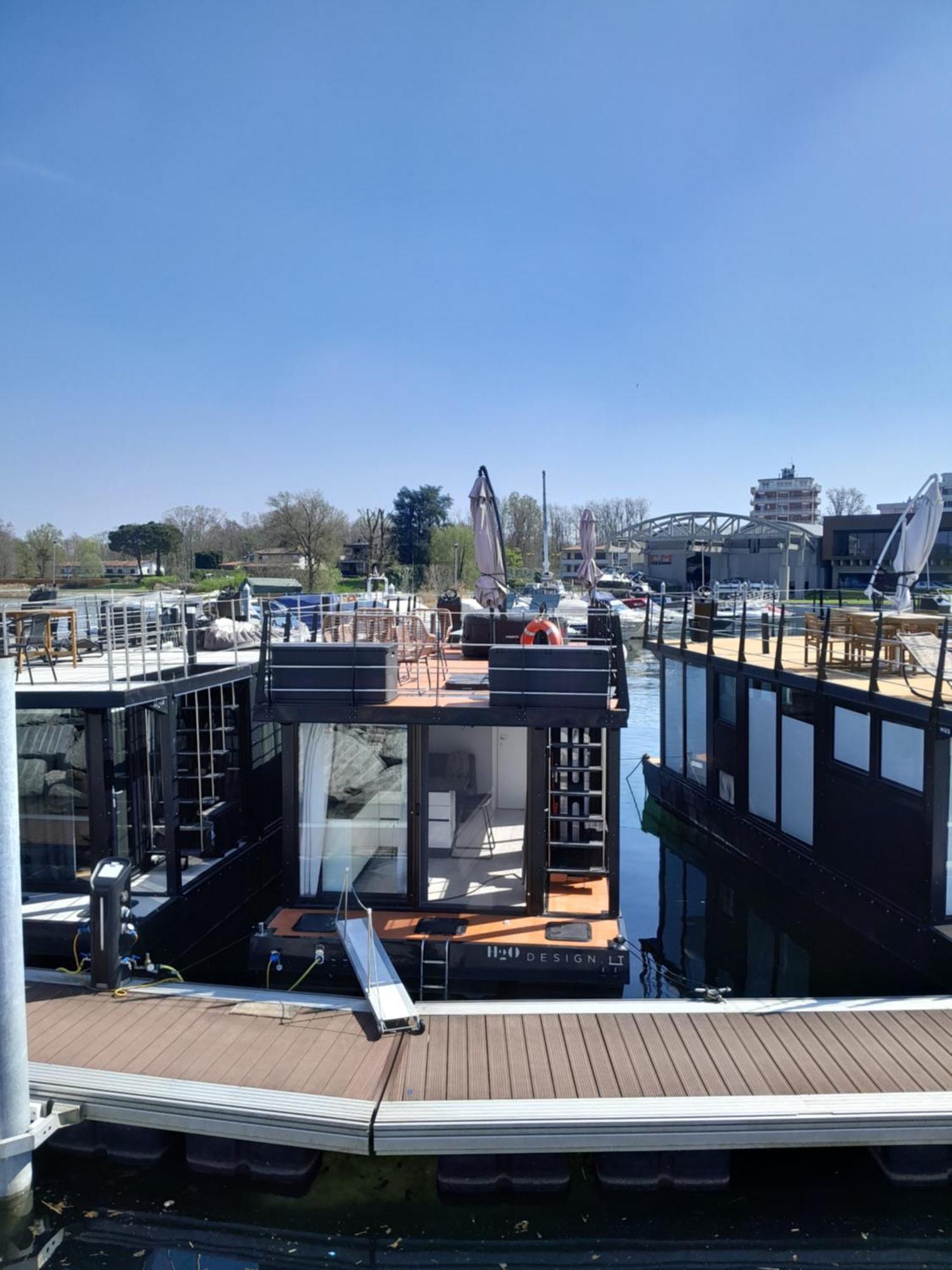 Floating Experience Black Pearl, Lago Maggiore Dormelletto Exterior foto