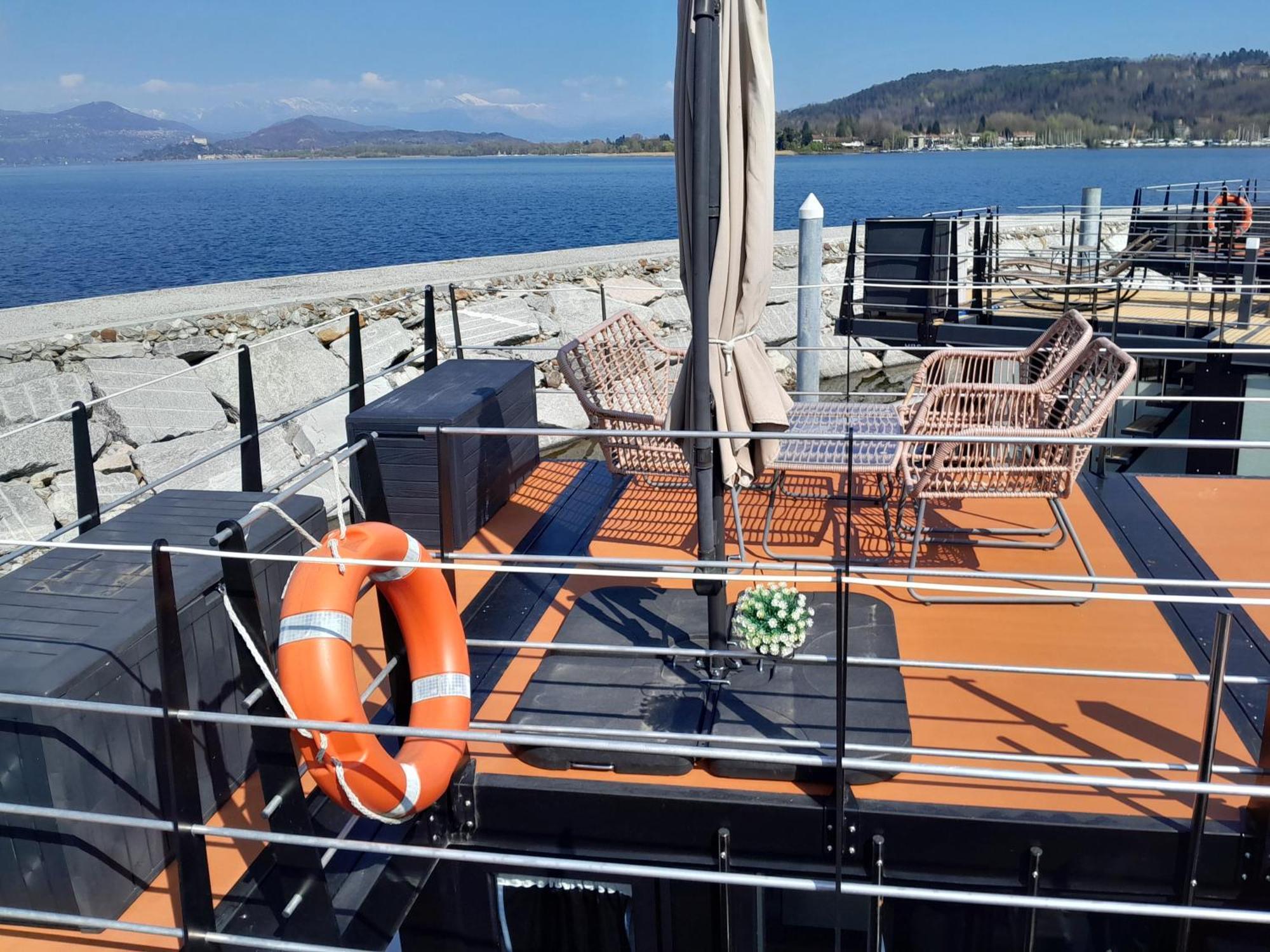 Floating Experience Black Pearl, Lago Maggiore Dormelletto Exterior foto