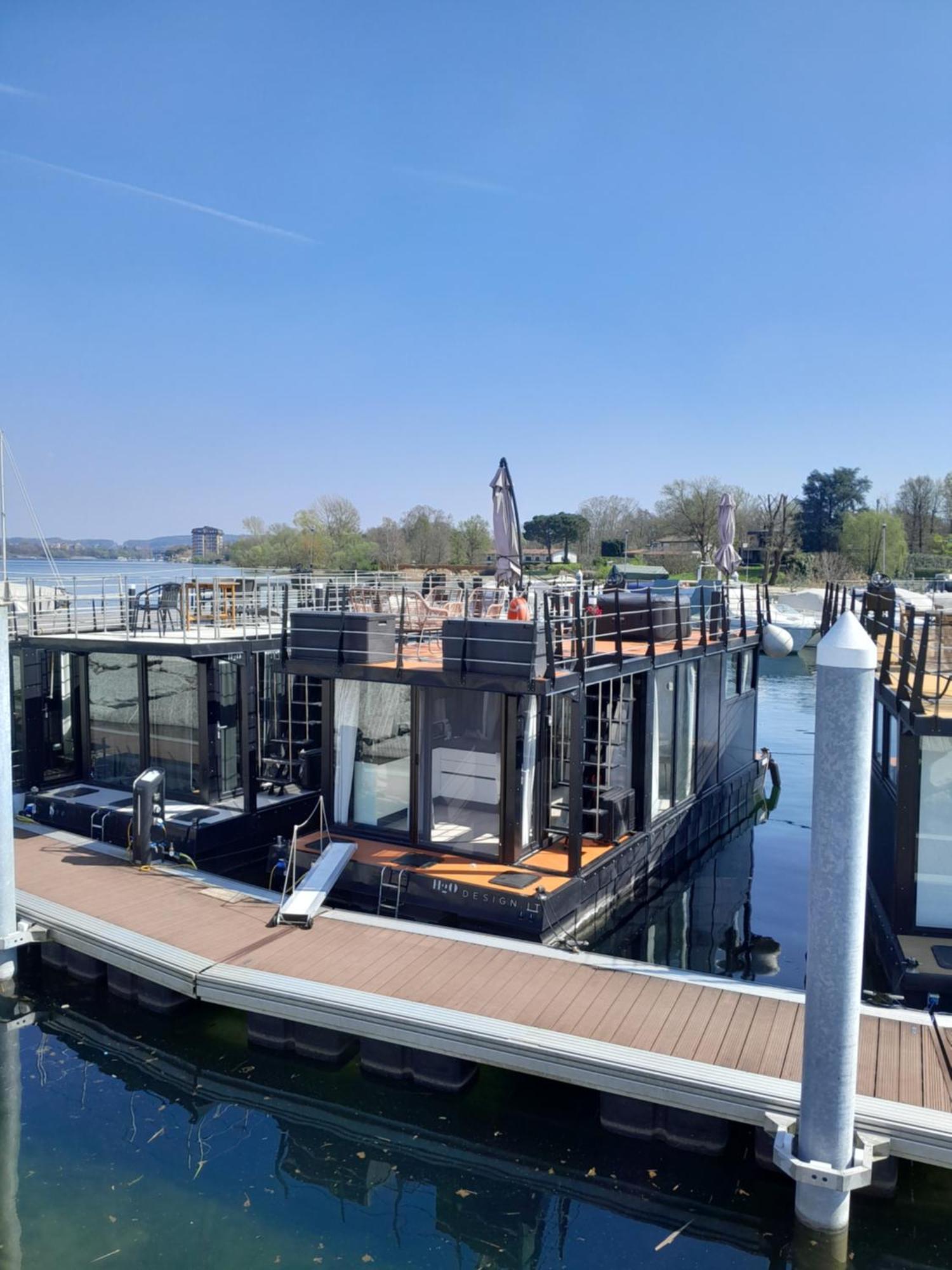 Floating Experience Black Pearl, Lago Maggiore Dormelletto Exterior foto