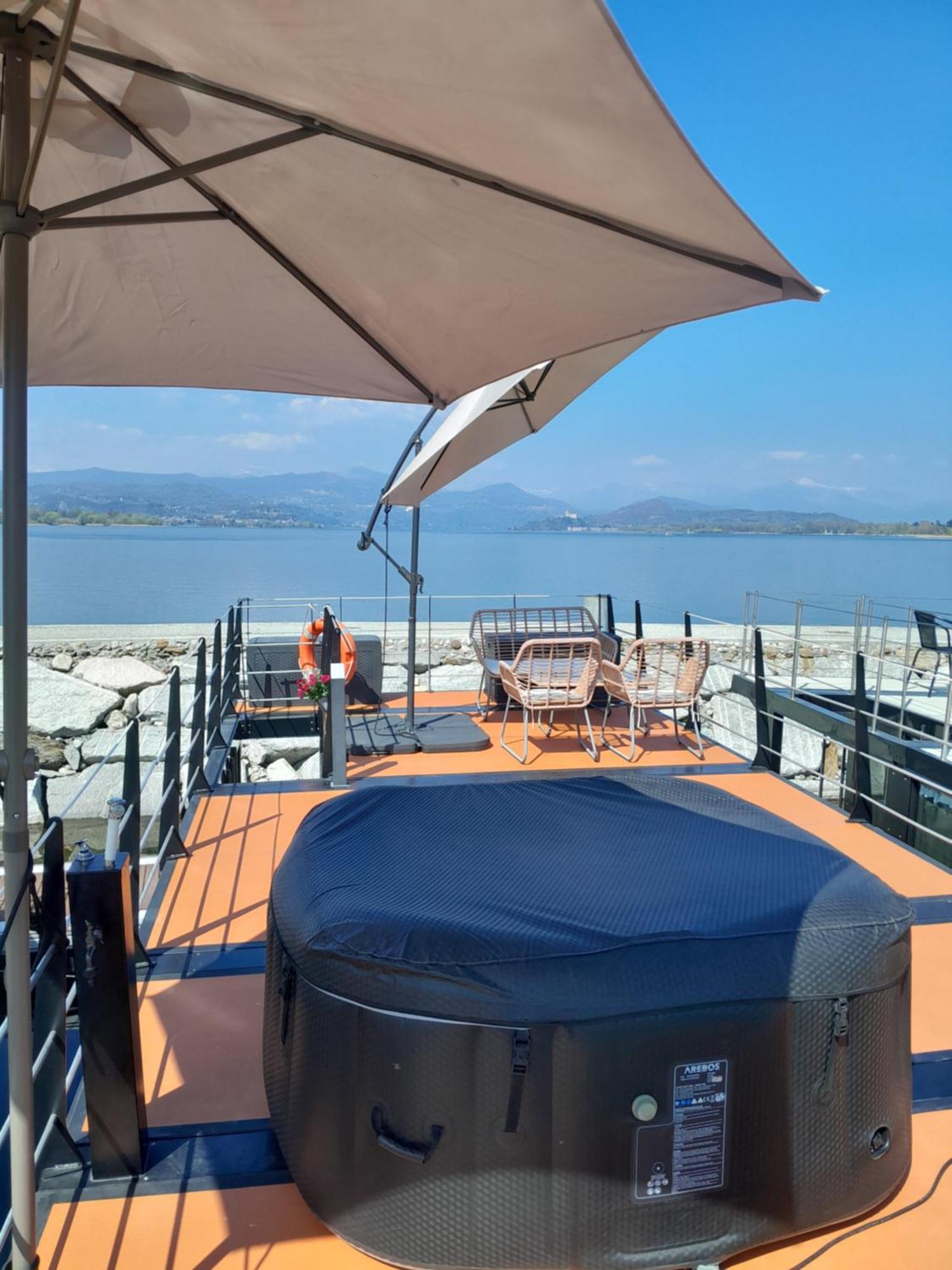 Floating Experience Black Pearl, Lago Maggiore Dormelletto Exterior foto