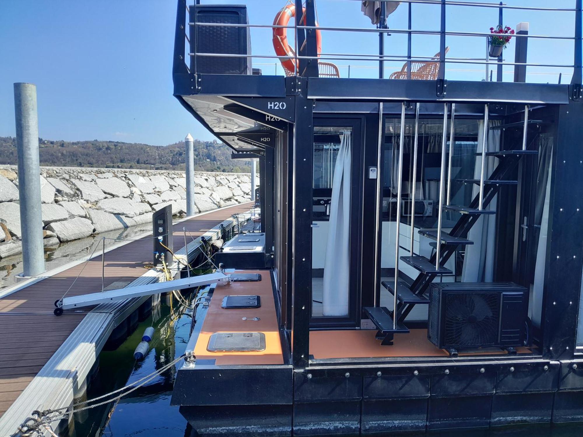 Floating Experience Black Pearl, Lago Maggiore Dormelletto Exterior foto