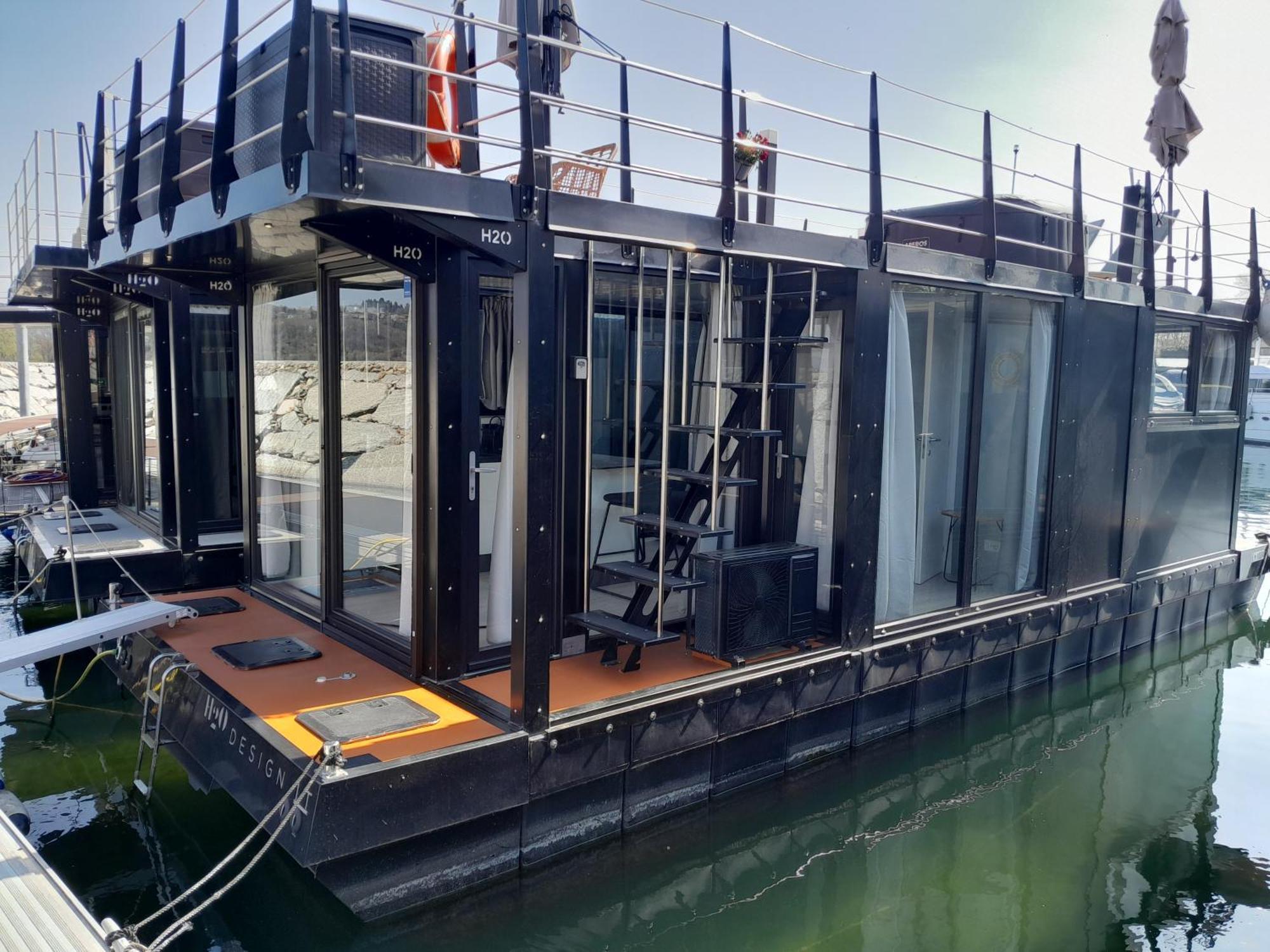 Floating Experience Black Pearl, Lago Maggiore Dormelletto Exterior foto